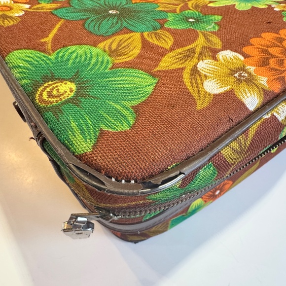 Vintage 60s soft case fabric suitcase, groovy brown, green floral, Japan luggage - Picture 6 of 12